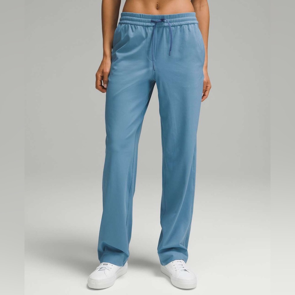 Lululemon Straight-Leg Mid-Rise Pant